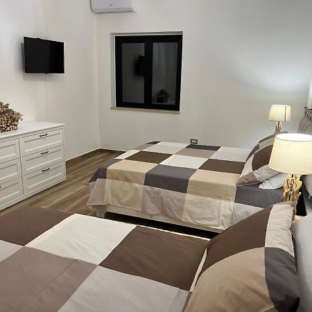 Al Vicolo Stretto Apartment Brancaleone Marina Exterior photo