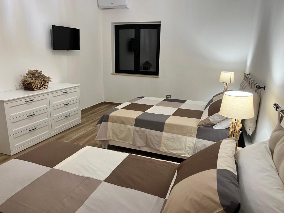 Al Vicolo Stretto Apartment Brancaleone Marina Exterior photo